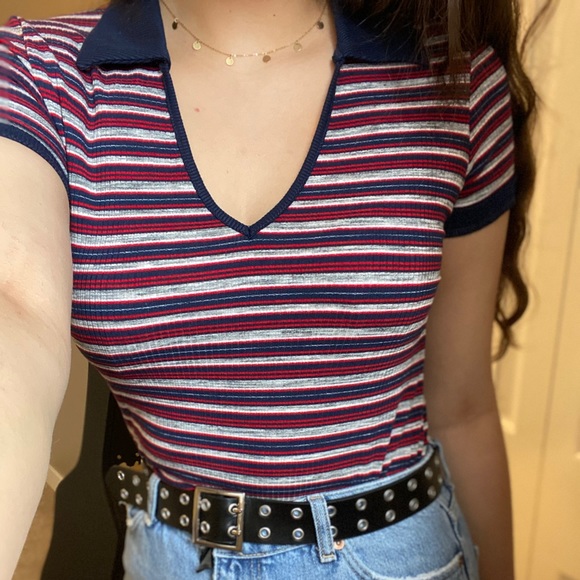 Stripped collared tee with a V cut - Picture 1 of 2